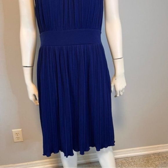 Banana Republic Mystic Blue Pleated V-Neck Sleeveless Dress Size 10 - Picture 3 of 12